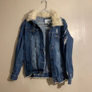 Jean jacket with fur around the neck neck collar